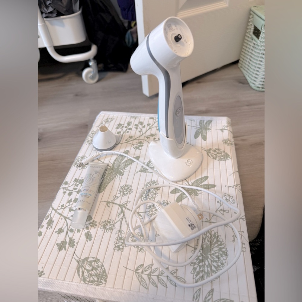 AGELOC Nuskin original Lumispa Device and Eye accessory attachment